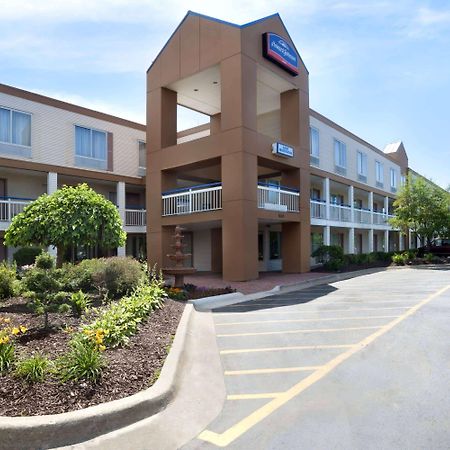 Howard Johnson By Wyndham Romulus Detroit Metro Airport Extérieur photo