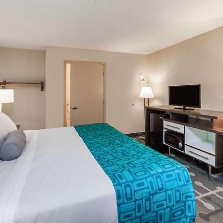 Howard Johnson By Wyndham Romulus Detroit Metro Airport Extérieur photo