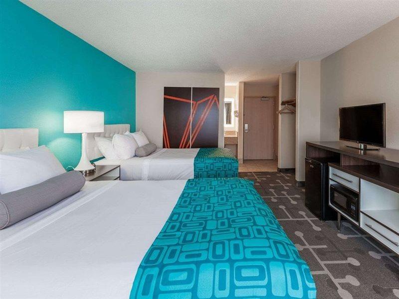 Howard Johnson By Wyndham Romulus Detroit Metro Airport Extérieur photo