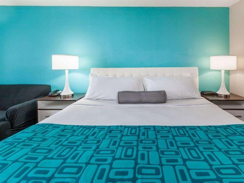 Howard Johnson By Wyndham Romulus Detroit Metro Airport Extérieur photo