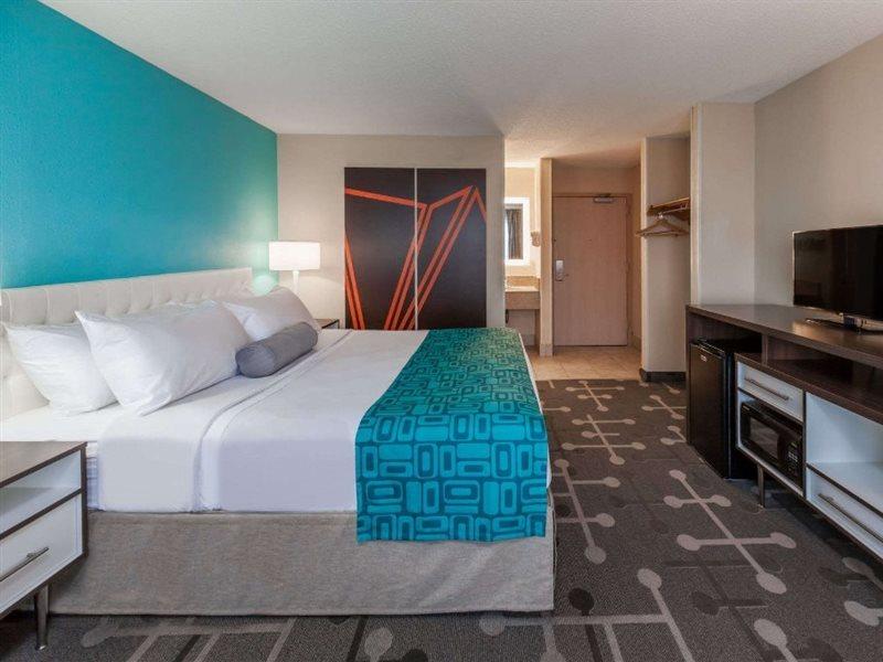 Howard Johnson By Wyndham Romulus Detroit Metro Airport Extérieur photo