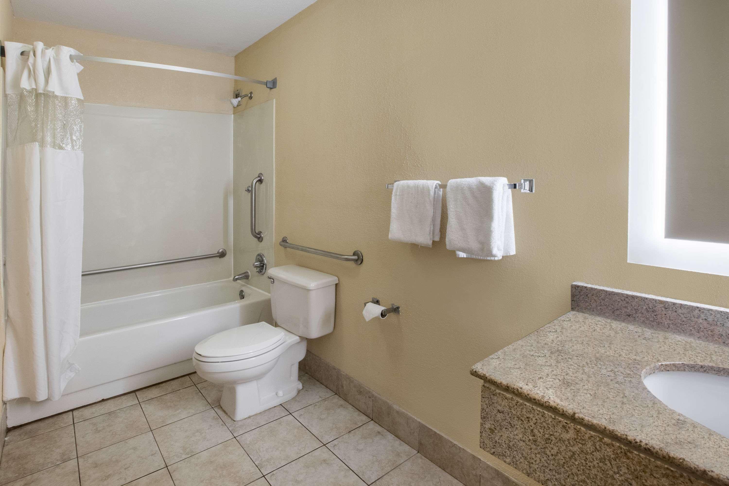Howard Johnson By Wyndham Romulus Detroit Metro Airport Extérieur photo