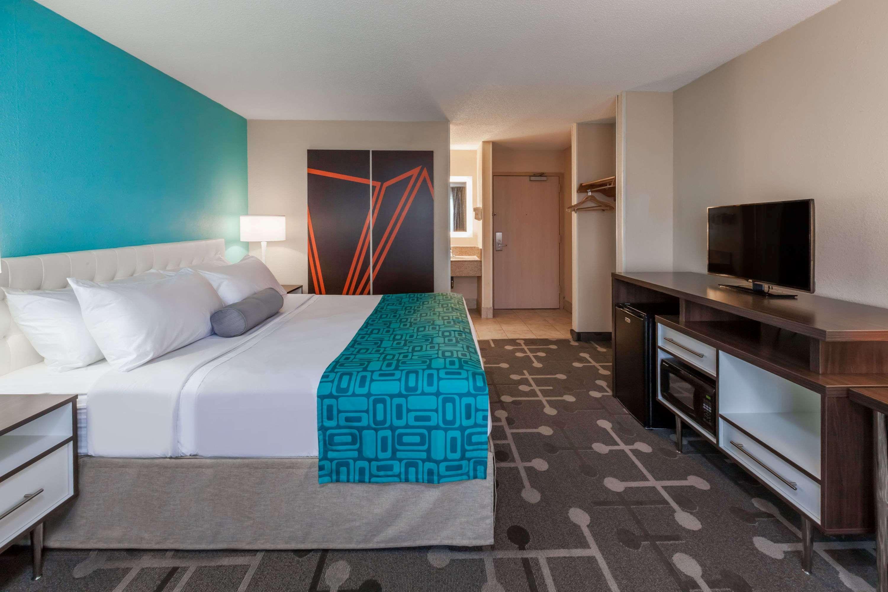 Howard Johnson By Wyndham Romulus Detroit Metro Airport Extérieur photo