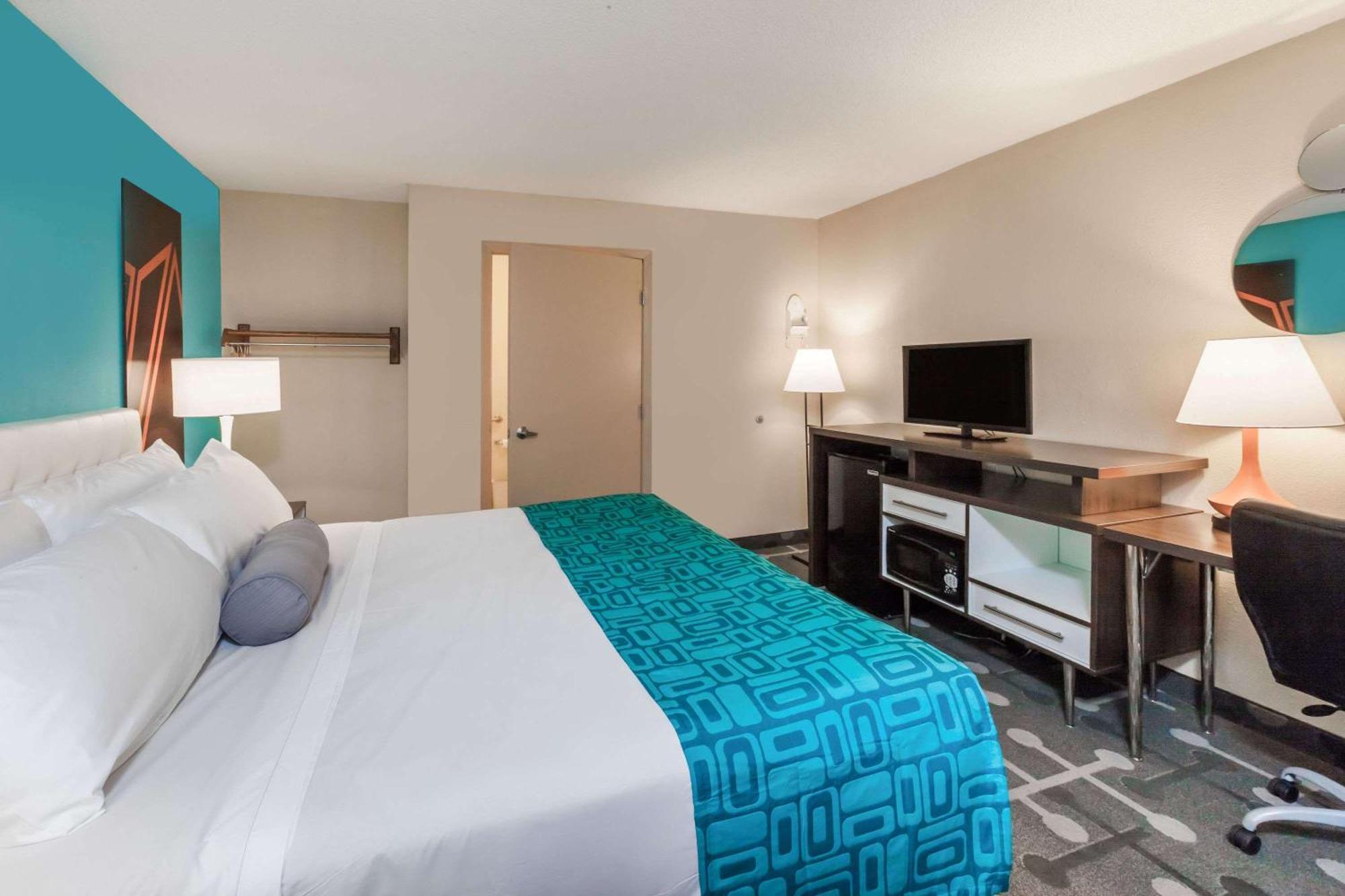 Howard Johnson By Wyndham Romulus Detroit Metro Airport Extérieur photo