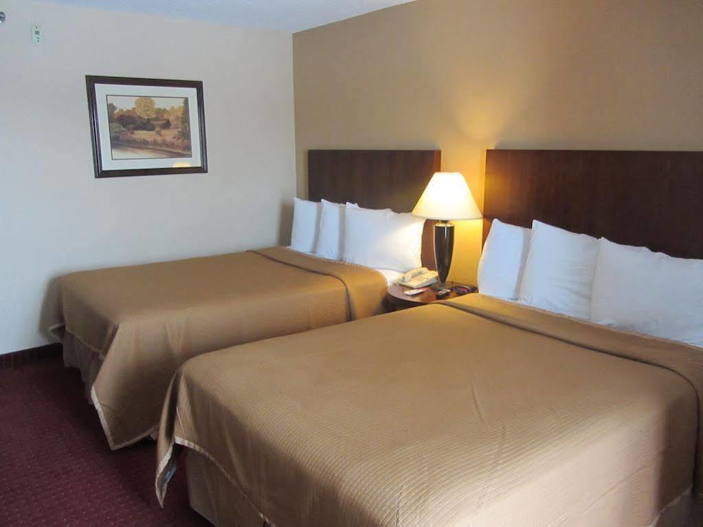 Howard Johnson By Wyndham Romulus Detroit Metro Airport Extérieur photo